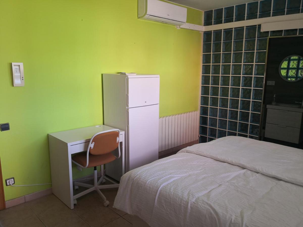Barcelona Village Homestay Tiana Екстер'єр фото
