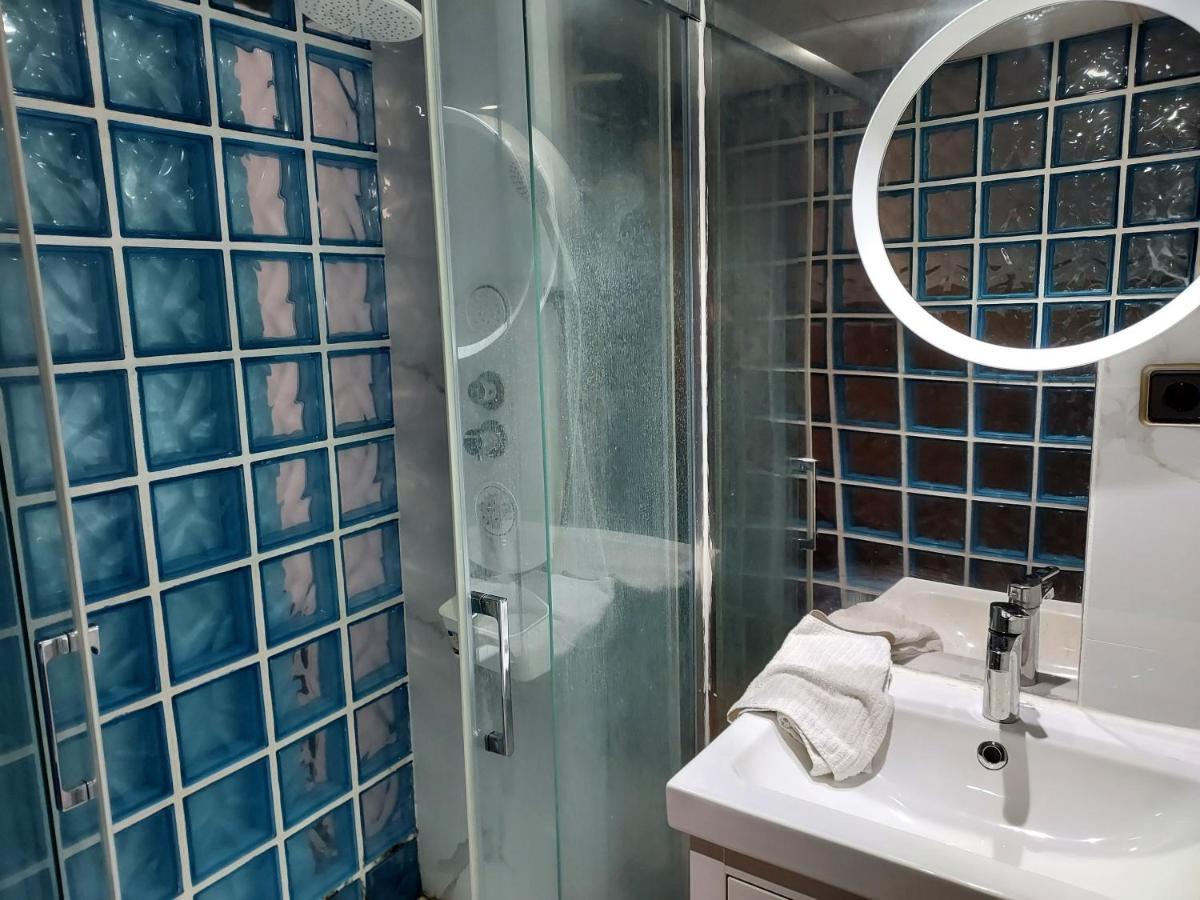 Barcelona Village Homestay Tiana Екстер'єр фото