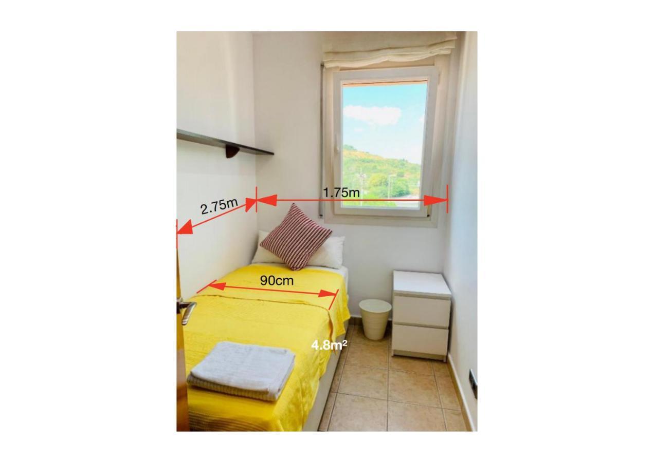 Barcelona Village Homestay Tiana Екстер'єр фото