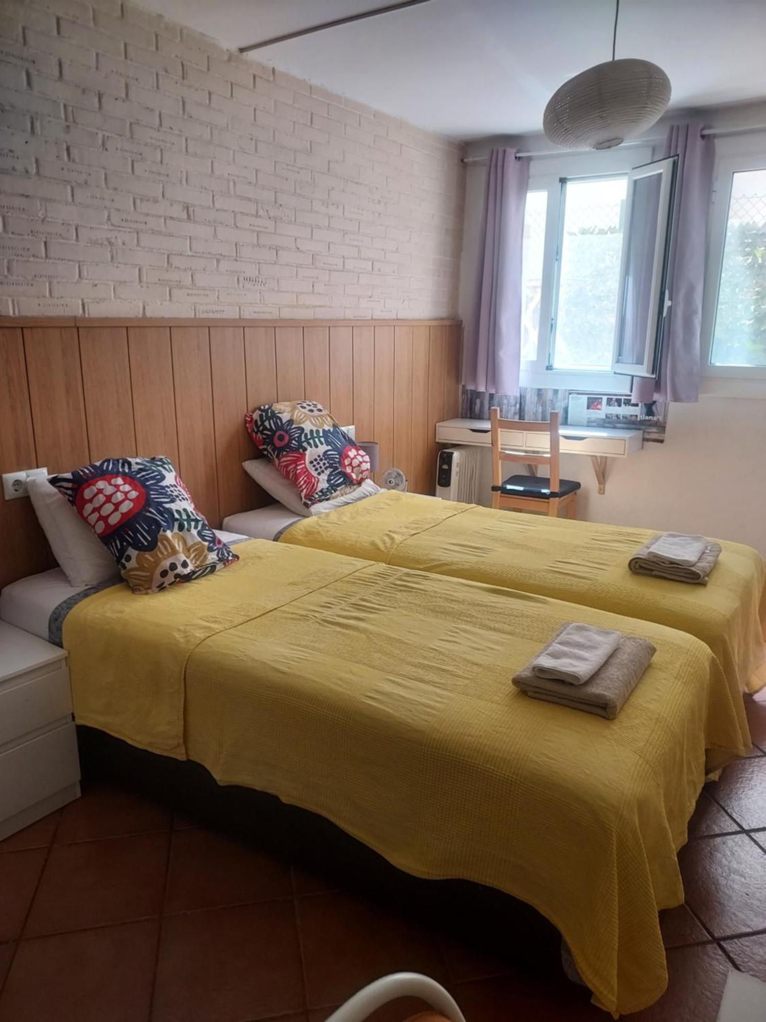 Barcelona Village Homestay Tiana Екстер'єр фото