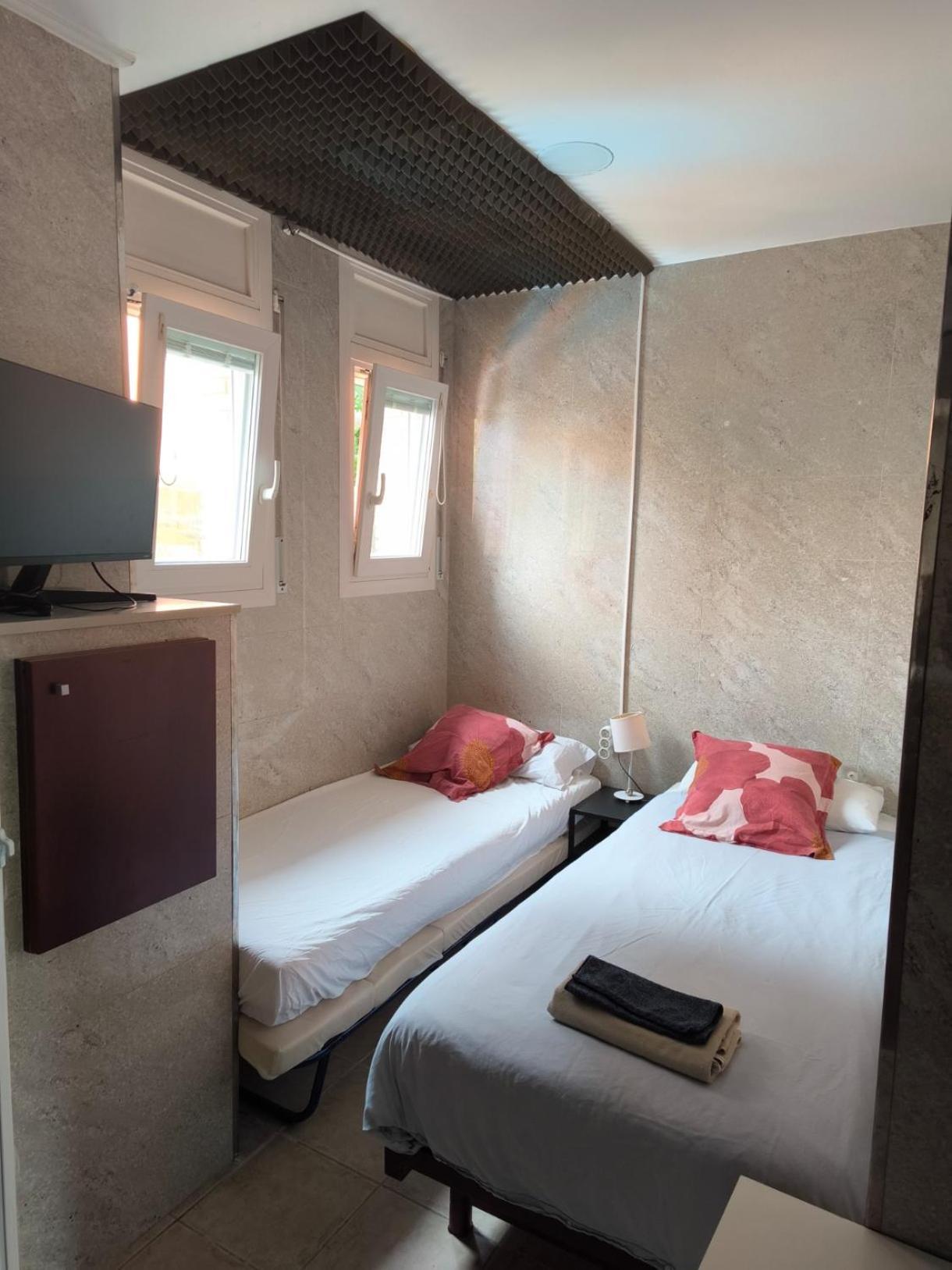 Barcelona Village Homestay Tiana Екстер'єр фото