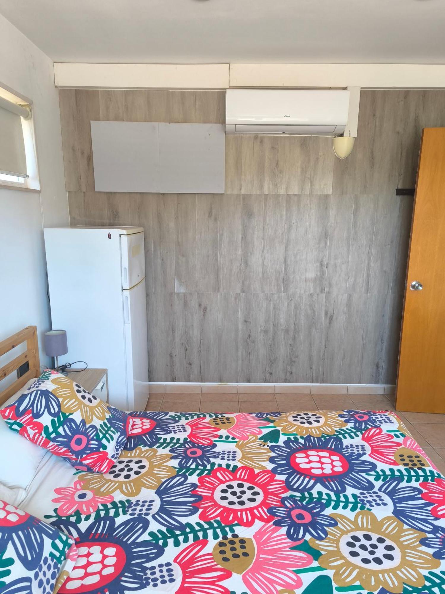 Barcelona Village Homestay Tiana Екстер'єр фото