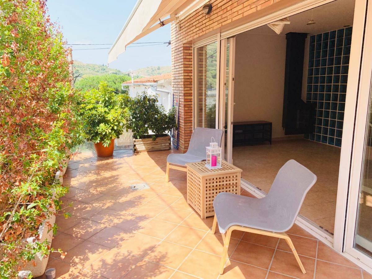 Barcelona Village Homestay Tiana Екстер'єр фото