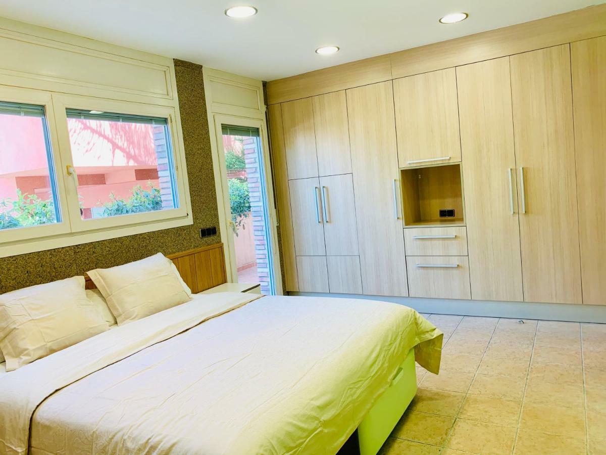 Barcelona Village Homestay Tiana Екстер'єр фото