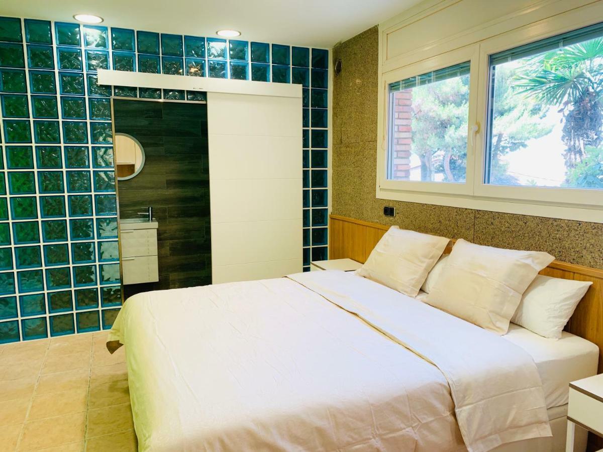 Barcelona Village Homestay Tiana Екстер'єр фото