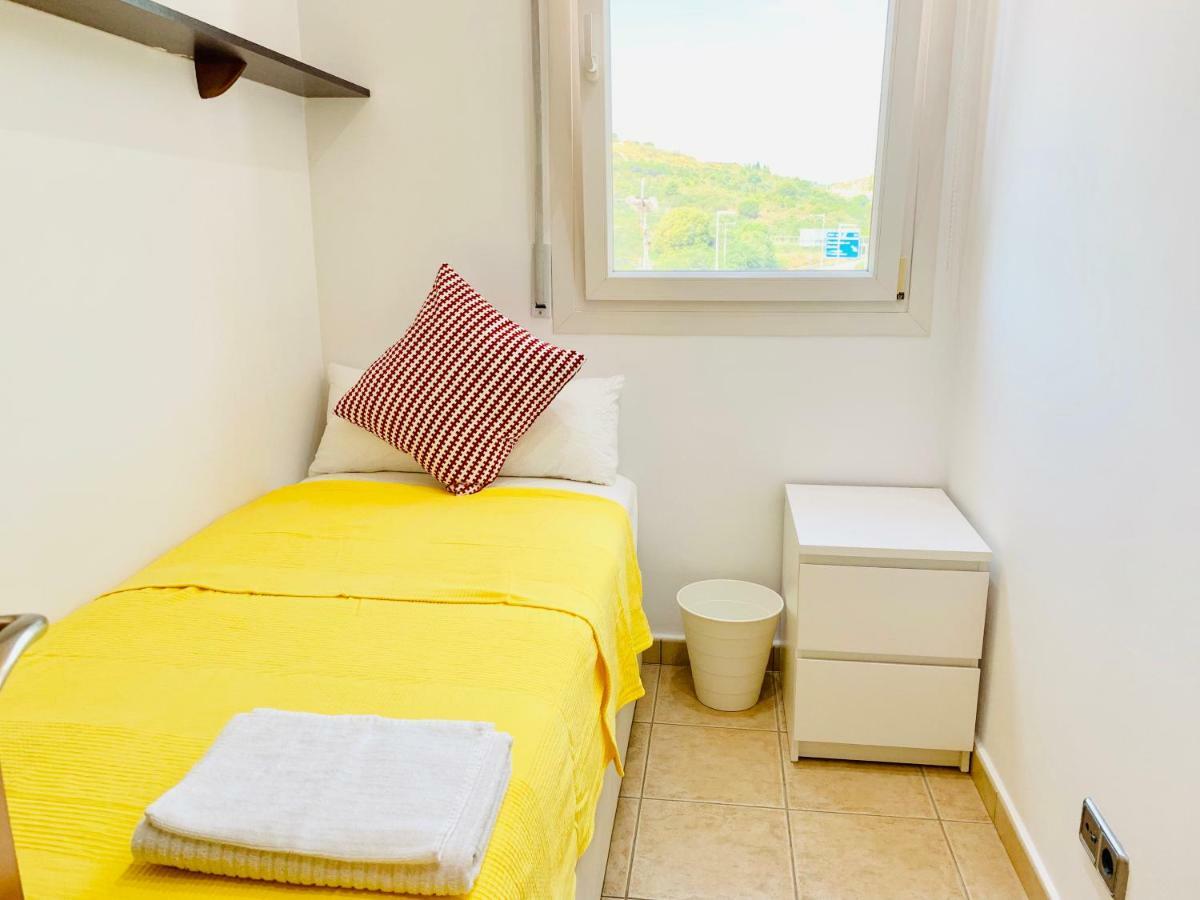 Barcelona Village Homestay Tiana Екстер'єр фото